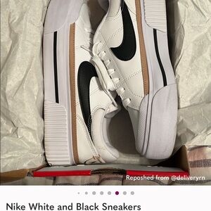 Nike White and Black Casual Sneakers